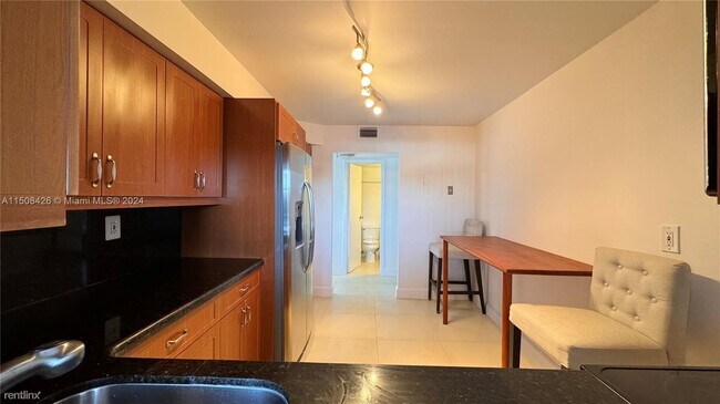 Foto del edificio - 3 br, 2 bath House - 1000 Parkview Dr Apt 415