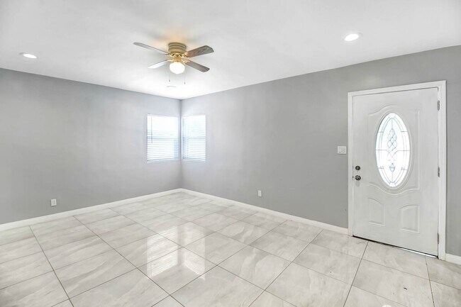 Foto del edificio - 4846 Doane Ave