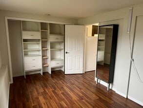 Building Photo - 27 Florida Ave Building Photo - 27 Florida Ave