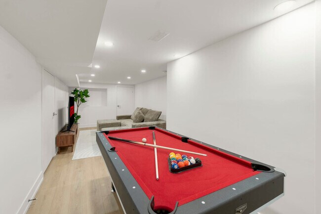 Building Photo - 24 Denison Square