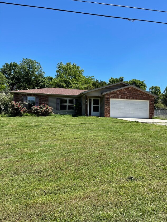 Foto principal - 2855 E State Highway 76