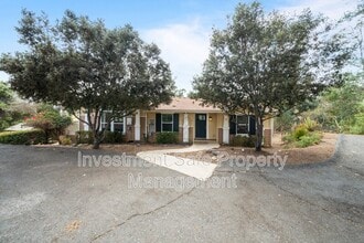 Building Photo - 2921 Sunset Hills