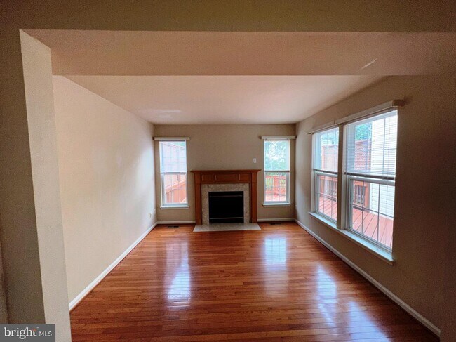 Building Photo - 23021 Potomac Hill Square