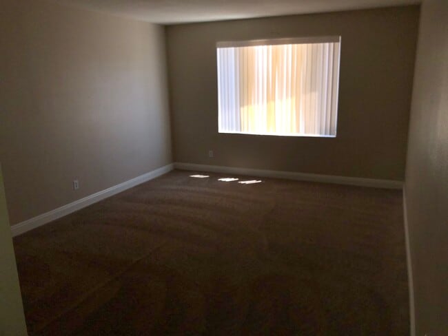 LIVING ROOM - 17214 N 49th Ave