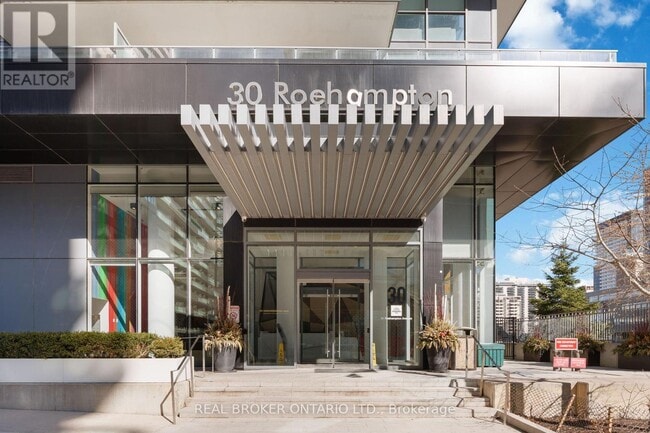Building Photo - 30-430 Roehampton Ave