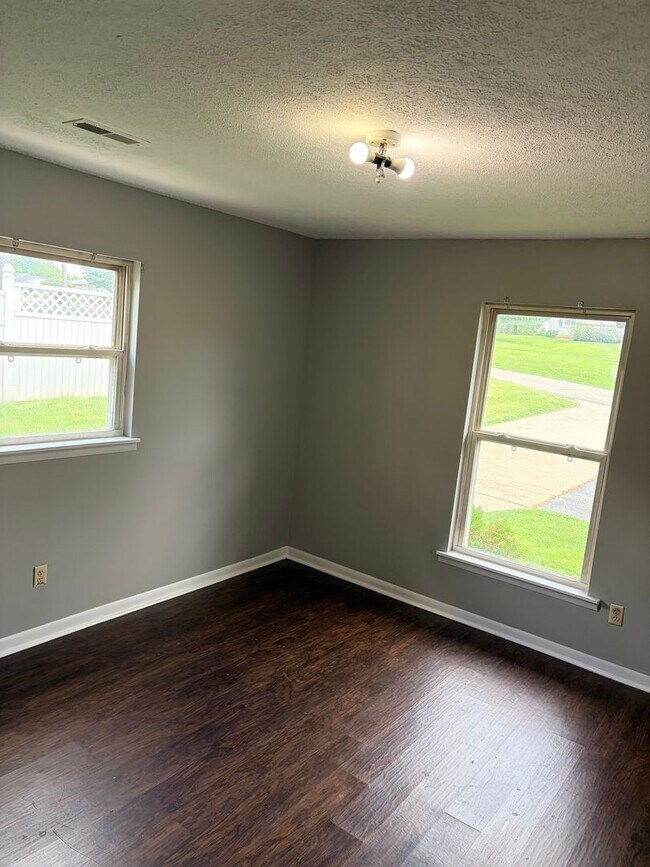 Foto del edificio - 1642-1642 E Moffett Ln