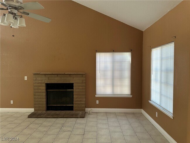 Building Photo - 1580 Desertaire Way