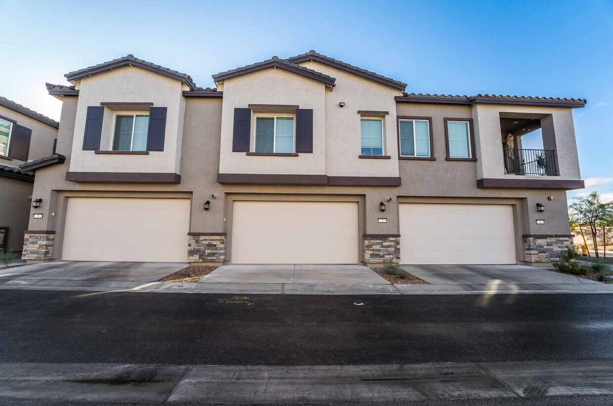 Primary Photo - STUNNING BRAND NEW 3 BEDROOM TOWNHOUSE!