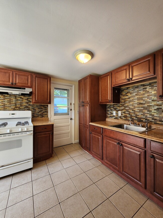 Kitchen - 1430 Sussex Tpke