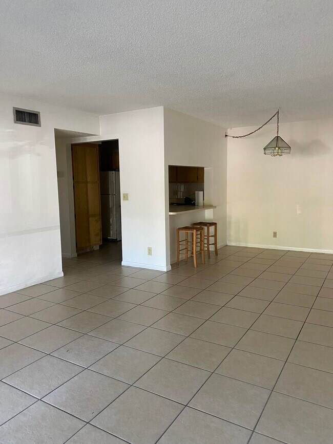 Foto del edificio - 207 Foxtail Dr