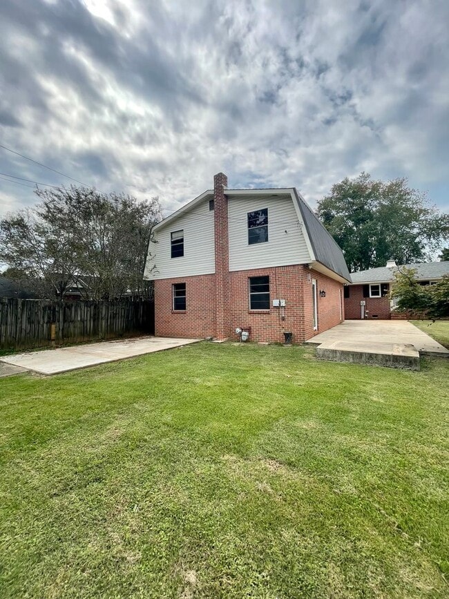 Foto del edificio - 3 bedroom 2.5 bath in the heart of Athens!...