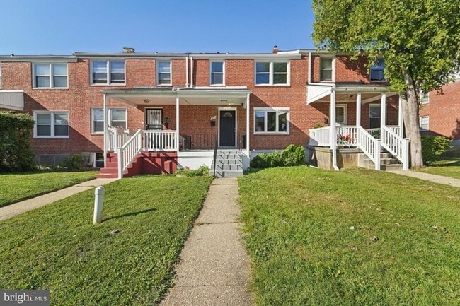 Building Photo - BEAUTIFUL 3 Bedroom 2 Bathroom Home