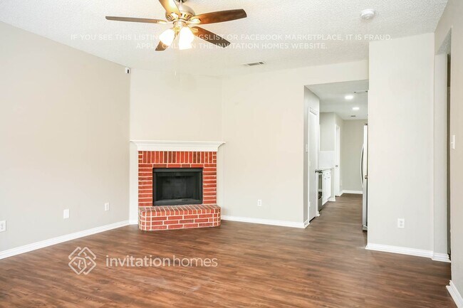 Foto del edificio - 1047 Waterview Dr