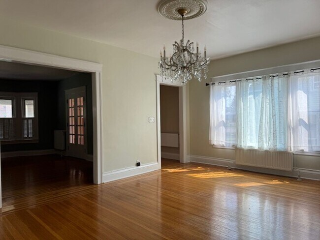 Foto del edificio - 3227 St Paul Blvd