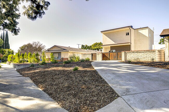 Building Photo - 10499 Yolanda Ave