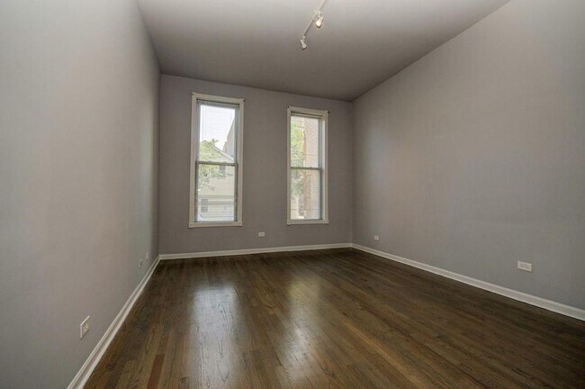 Building Photo - 1752 W 21st Pl