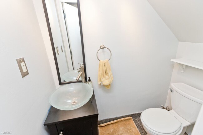 Foto del edificio - 2 br, 1.5 bath Townhome - 616 N Paulina St