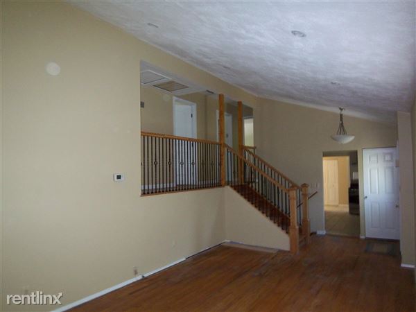 Building Photo - 525 Saltoun Ave