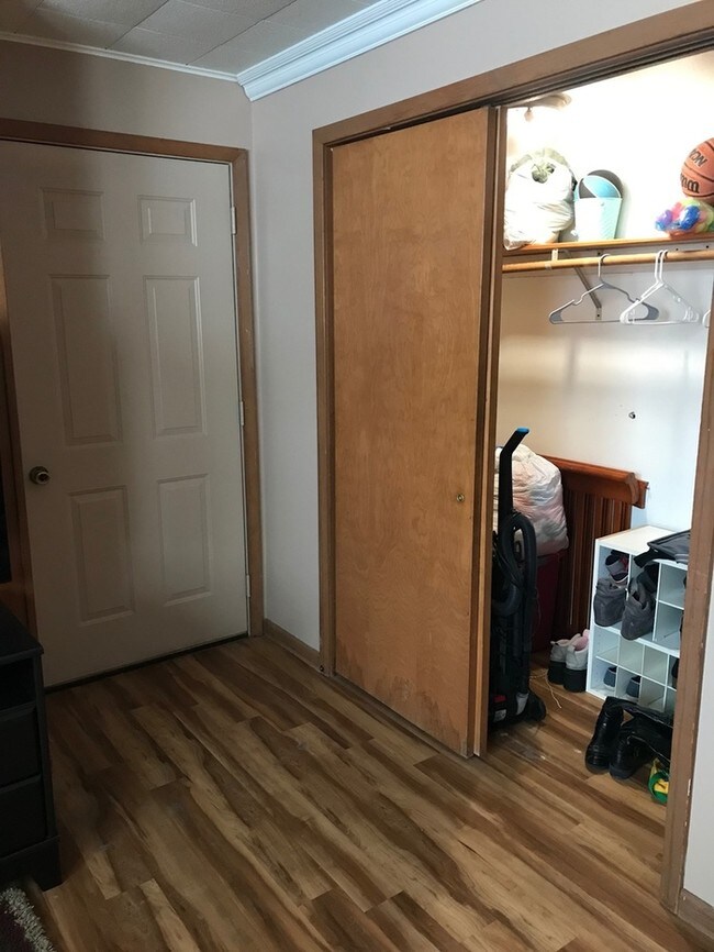 Building Photo - Great 2 Bedroom in Dell Rapids w/ Garage!!