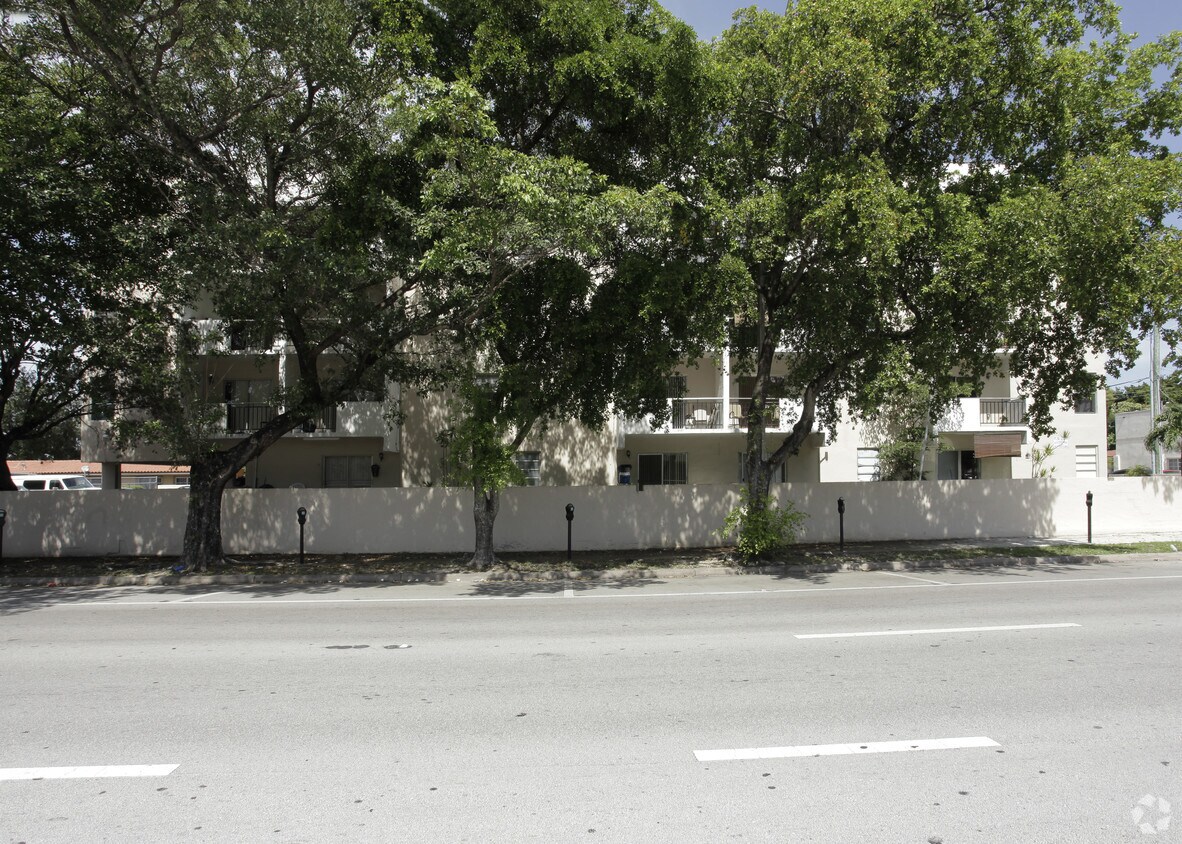 Foto del edificio - 2695 SW 18th St