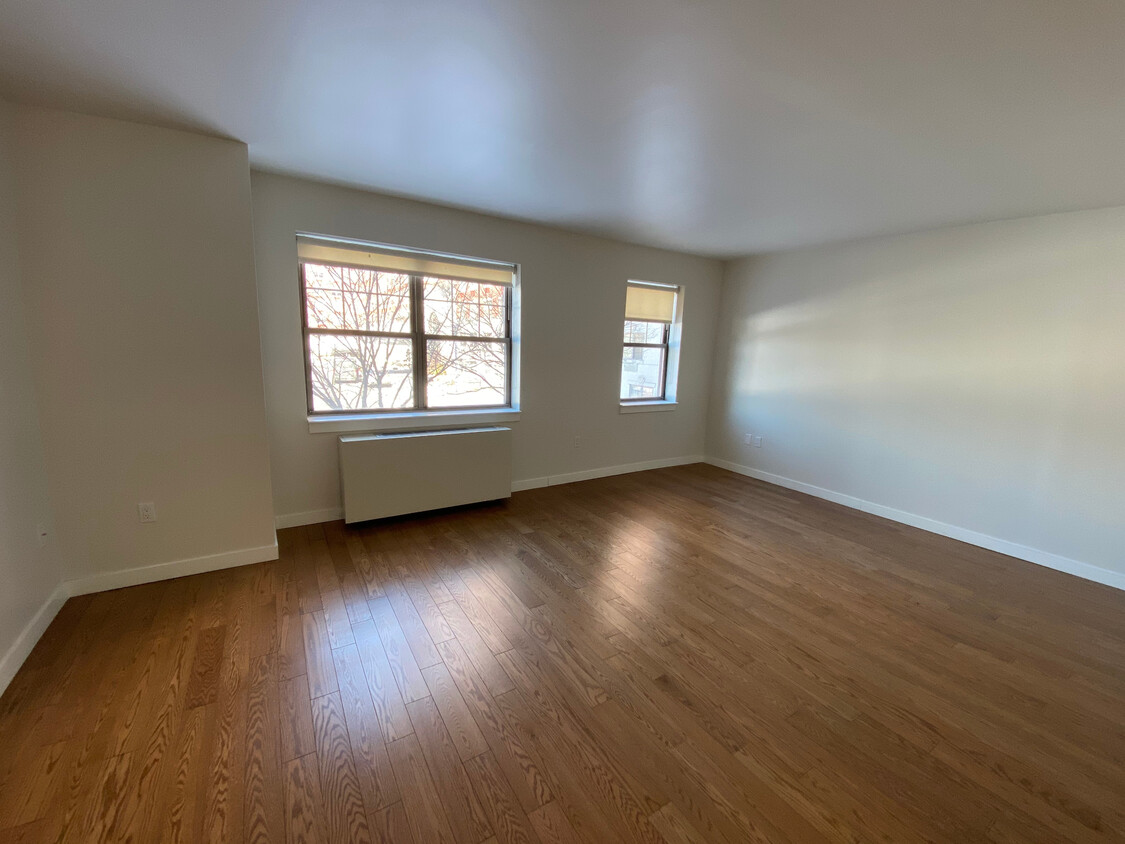 Foto principal - 75-25 153rd St