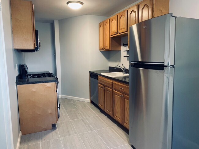 Kitchen - 520 Broad Ave
