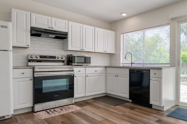 Building Photo - 3 bedroom 2 bath home Near SAMMC, Ft. Sam ...