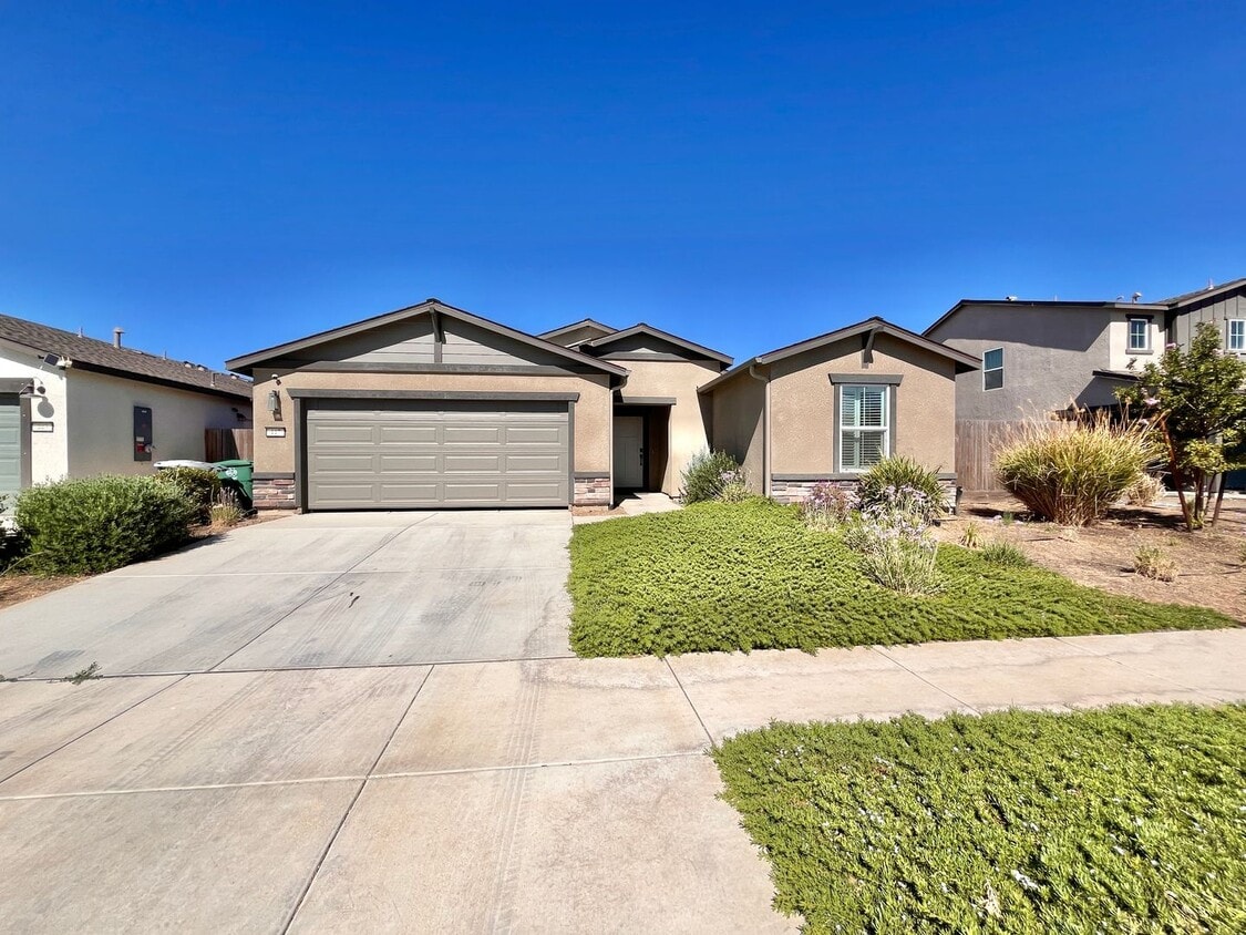 Spacious 4 Bedroom Home – Solar & Pest Co... - Spacious 4 Bedroom Home  – Solar & Pest Co...