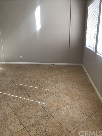Building Photo - 7878 Pineridge Ct