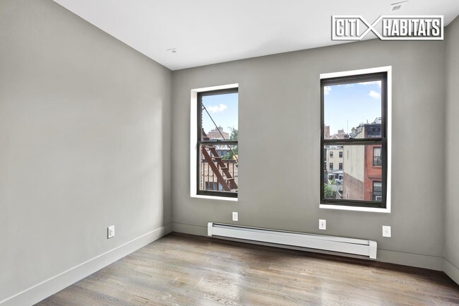 Building Photo - 204 E 112th St