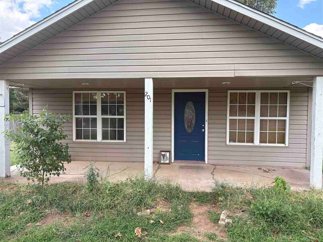 Primary Photo - 201 N Locust Dr