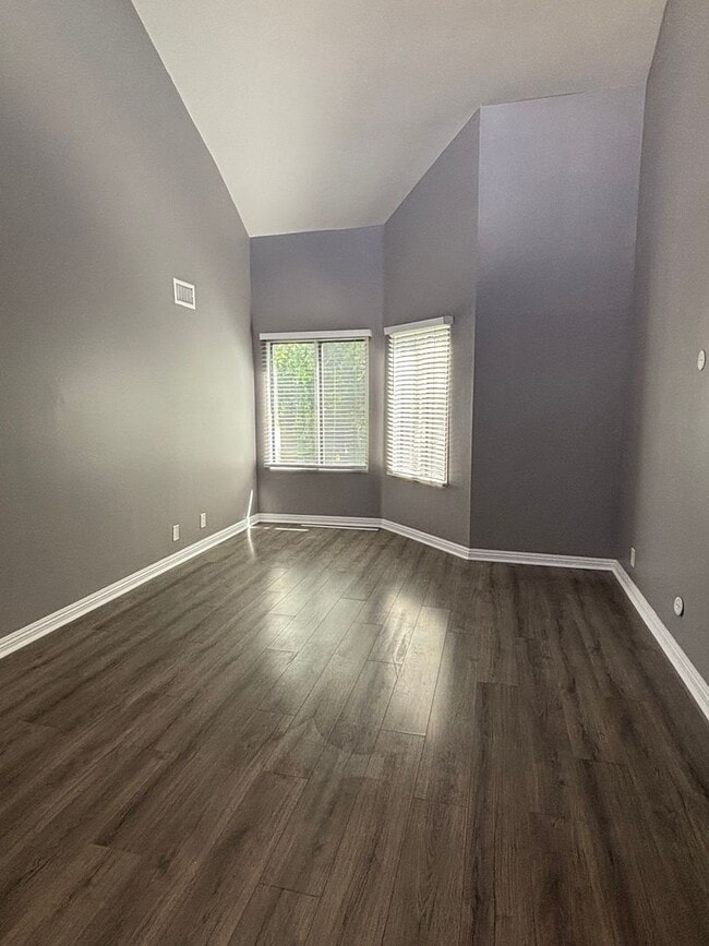 Foto del edificio - Two Masters Plus Loft Updated Condo in Long Beach