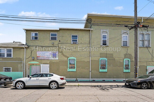 Building Photo - 812 Chester St