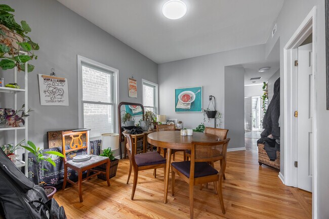 Foto del edificio - 1647 N Francisco Ave