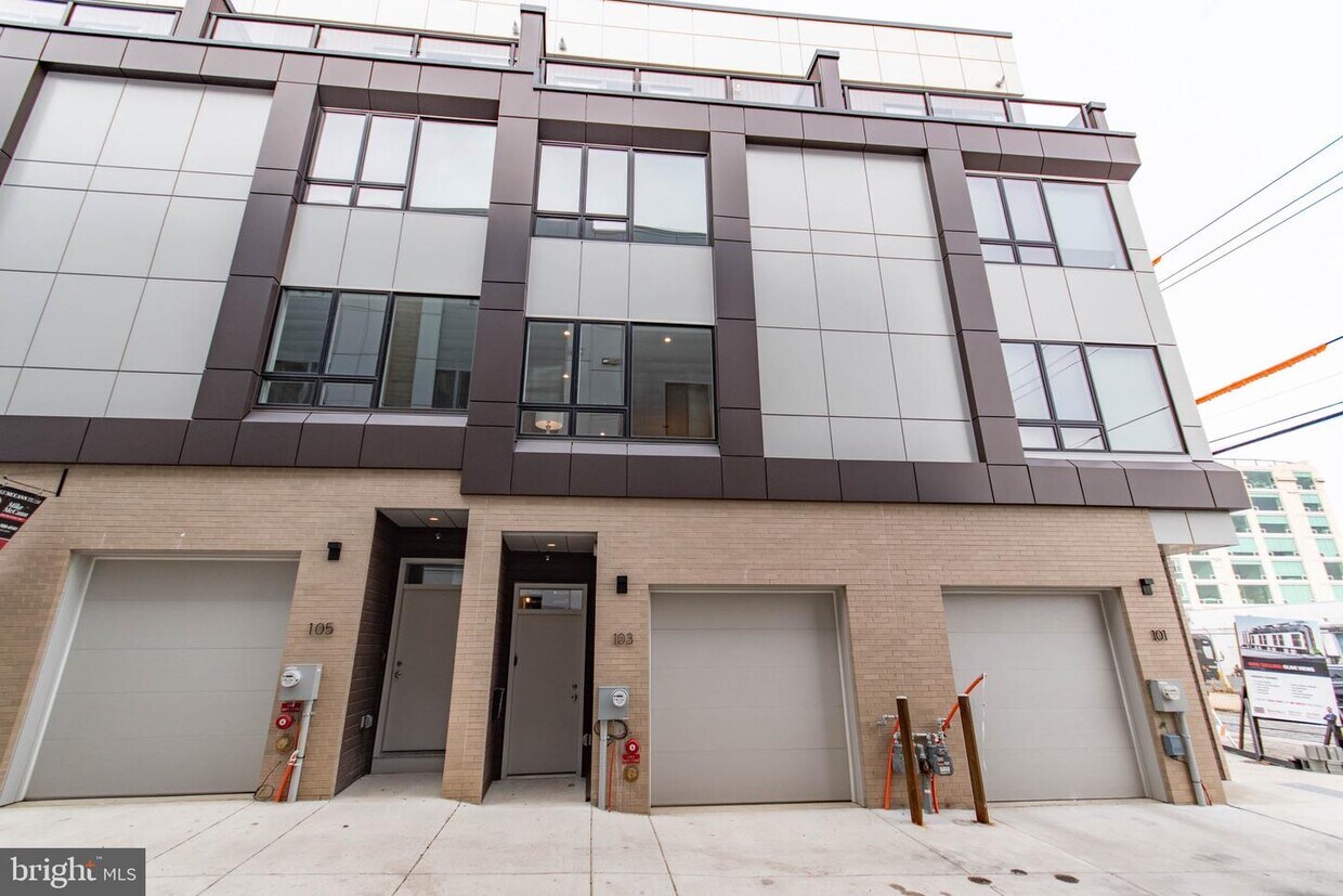 Primary Photo - 105 Olive St