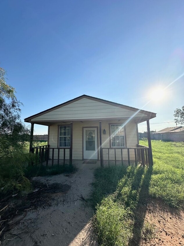 Primary Photo - Studio House For Rent ASAP!