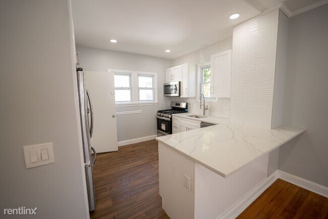Foto del edificio - 4 br, 2.5 bath House - 91 Roosevelt Ave