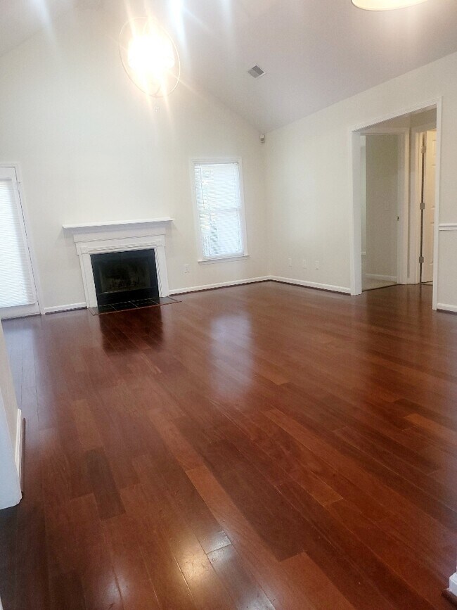 Foto del edificio - 13 Tomafield Ct