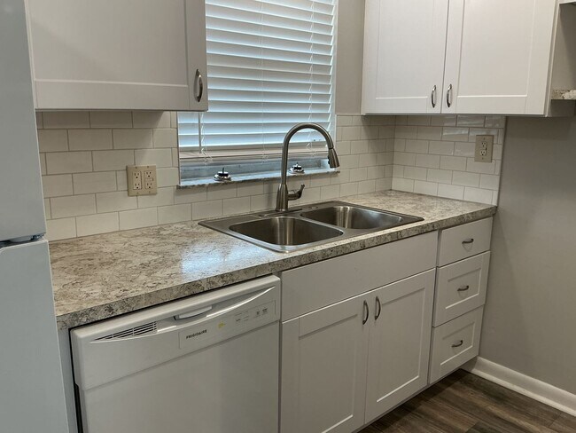 Foto del edificio - Pesanti 1337-1339 E. Myrtle