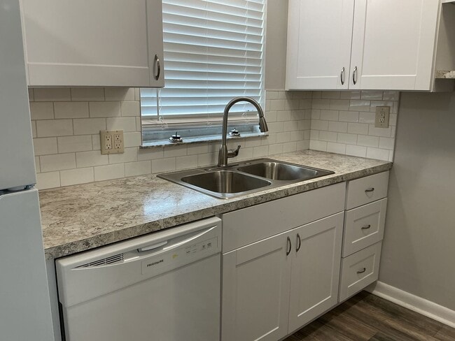 Building Photo - Pesanti 1337-1339 E. Myrtle