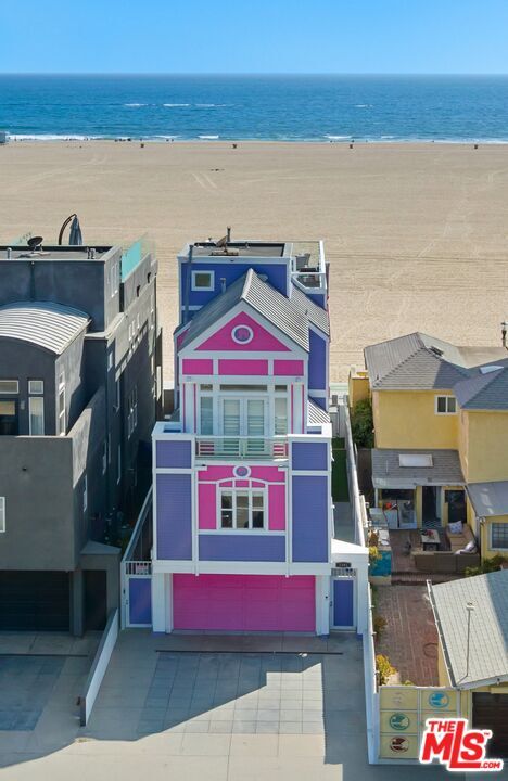 Foto del edificio - 1341 Palisades Beach Rd