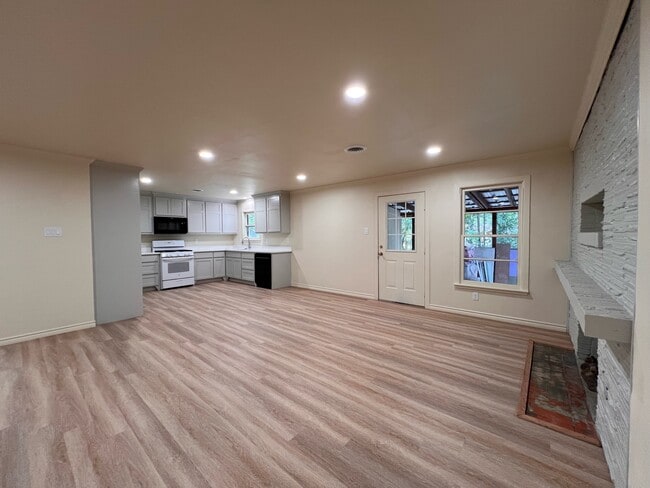 Foto del edificio - 509 Davis Dr