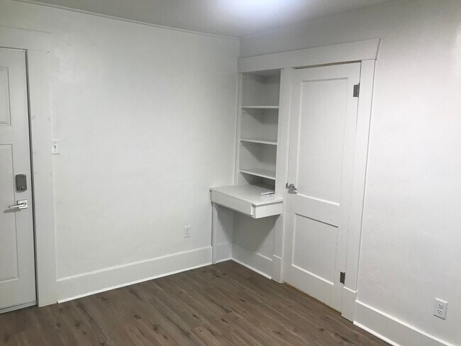 Built-ins - 554 W Fremont St