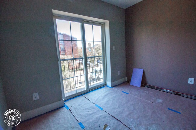 Building Photo - 96 Troy Ave