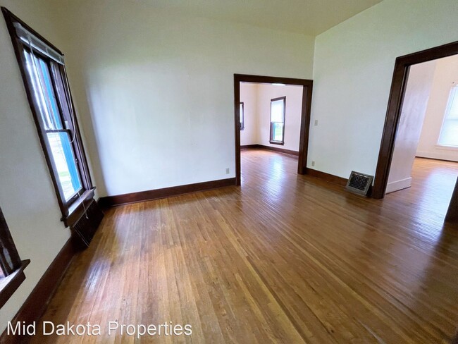 Foto del edificio - 2 br, 1 bath House - 723 W 5th