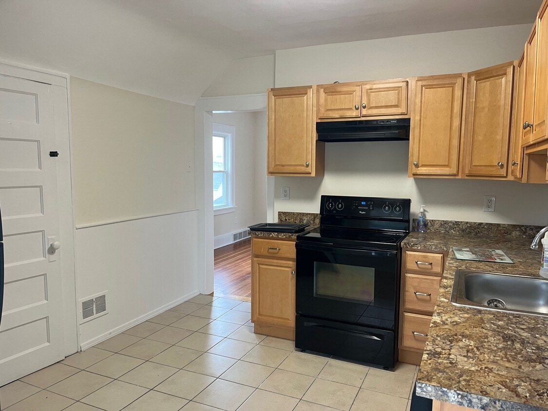 Kitchen - 63 Raymond St