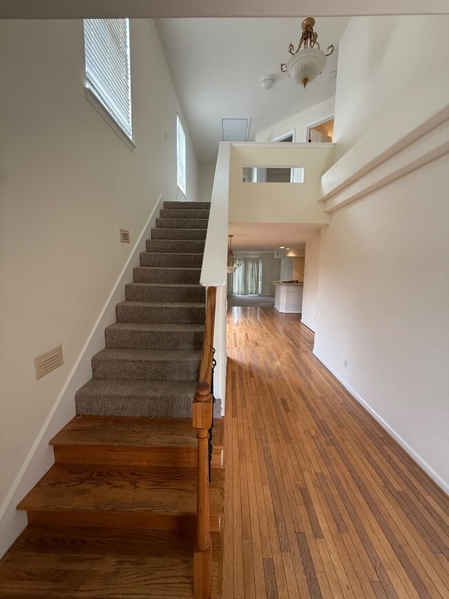 Building Photo - 705 Vanview Dr