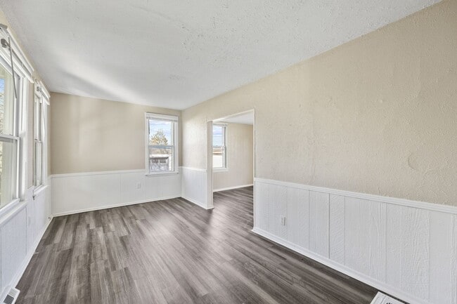 Building Photo - 811 Sherman Ave