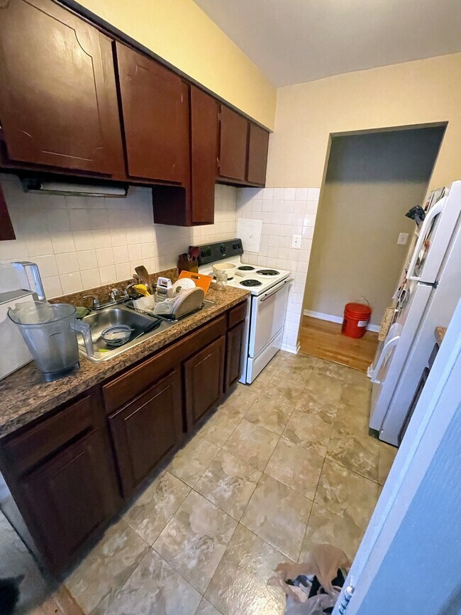 Foto del edificio - 452 W Oakdale Ave