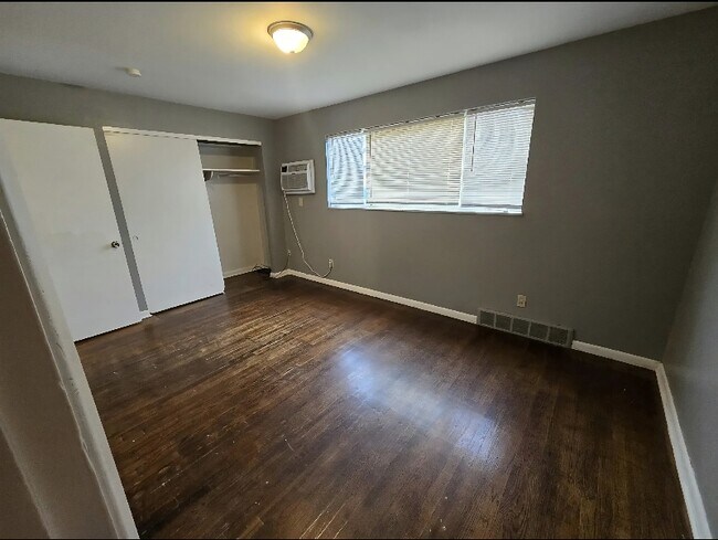 Foto del edificio - 5720-5722 Thekla Ave